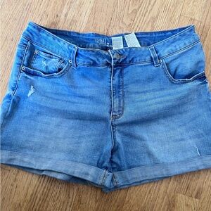 Women's Size 16 mid ride Jean Shorts Time and Tru Blue Jean Shorts w/Rolled Hem